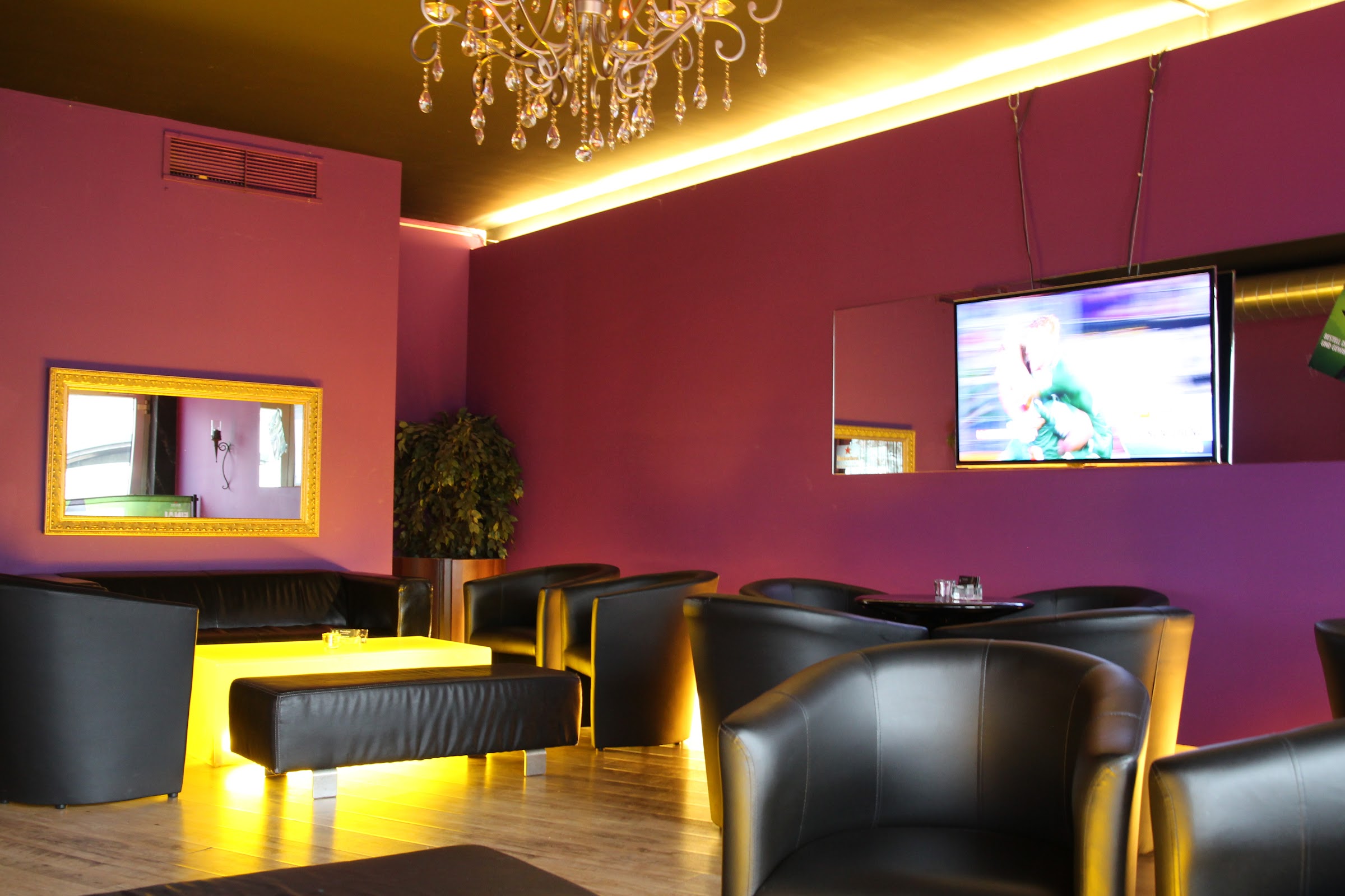 Innenraum der Indigo Lounge Bar